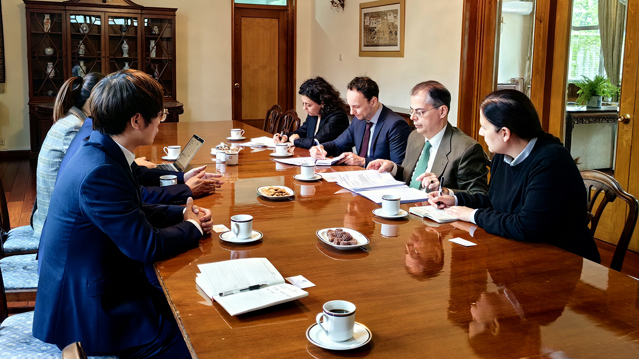 世界物联网大会执委会主席何绪明一行访问希腊驻华大使馆 世界物联网大会执委会主席何绪明一行访问希腊驻华大使馆