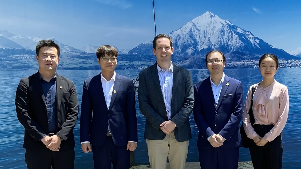 世界物联网大会执委会执行秘书长何强一行访问瑞士驻华使馆 世界物联网大会执委会执行秘书长何强一行访问瑞士驻华使馆