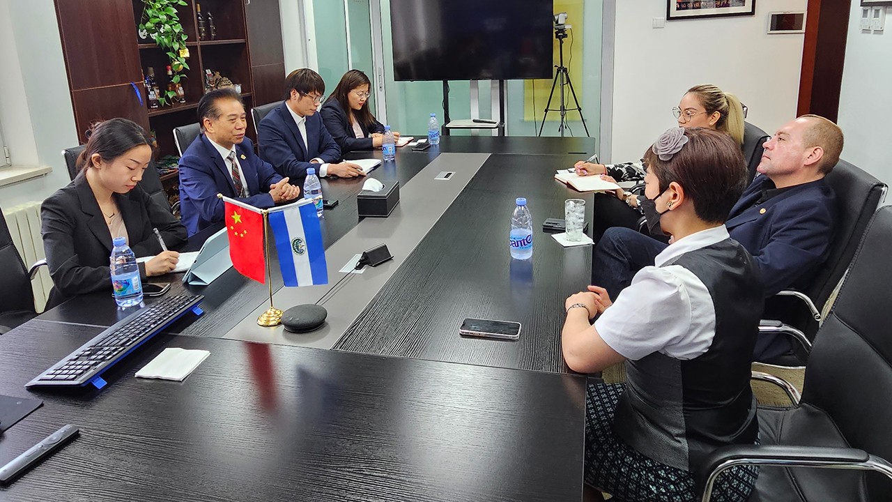 世界物联网大会执委会主席何绪明一行访问萨尔瓦多驻华使馆