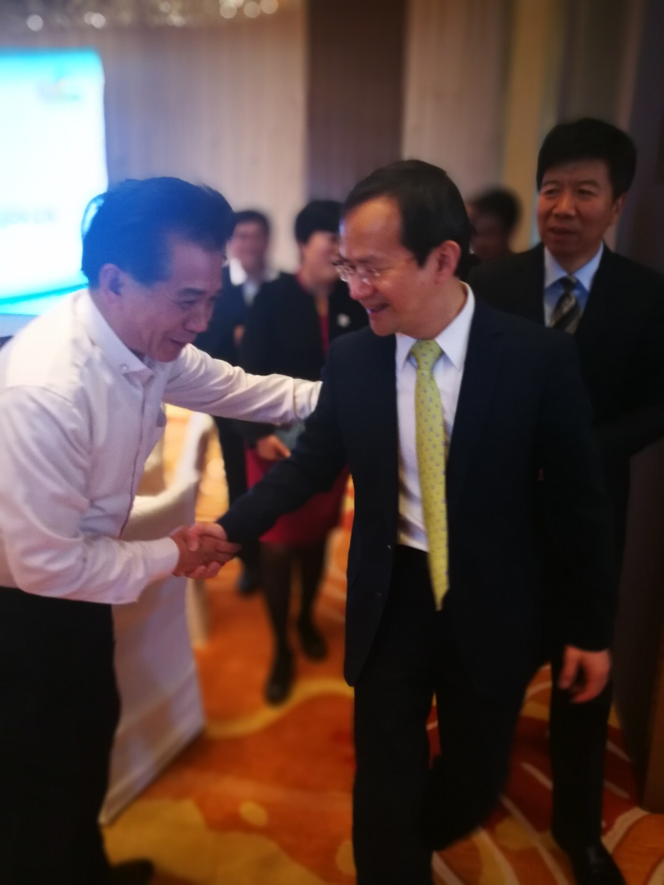 何绪明主席与北京副市长殷勇亲切交流 何绪明主席与北京副市长殷勇亲切交流