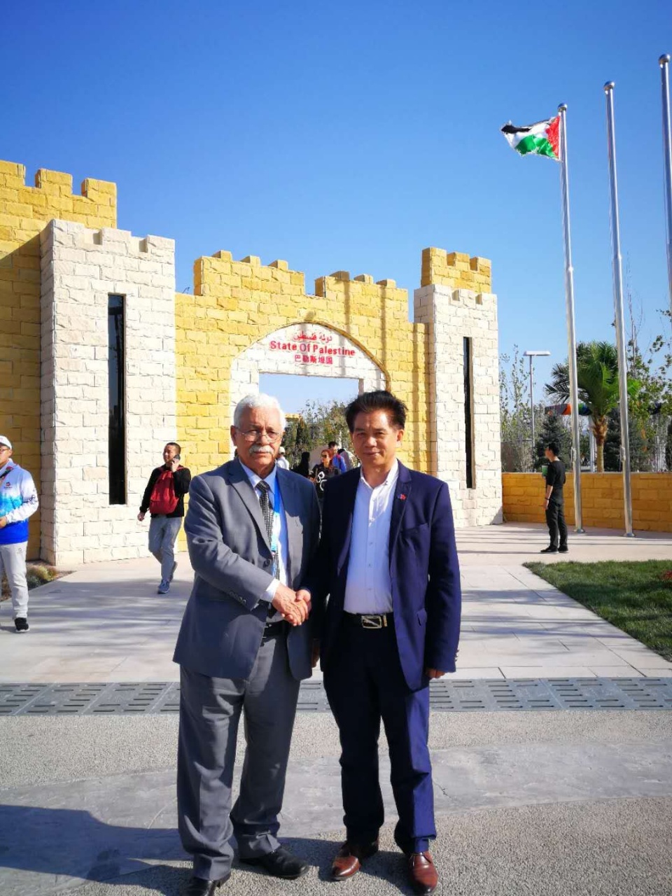 何绪明主席与巴勒斯坦大使Fariz N.Mehdawi 何绪明主席与巴勒斯坦大使Fariz N.Mehdawi